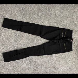 Black skinny pants